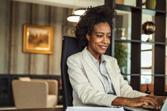 Business woman using Accesslink onboarding experience on computer